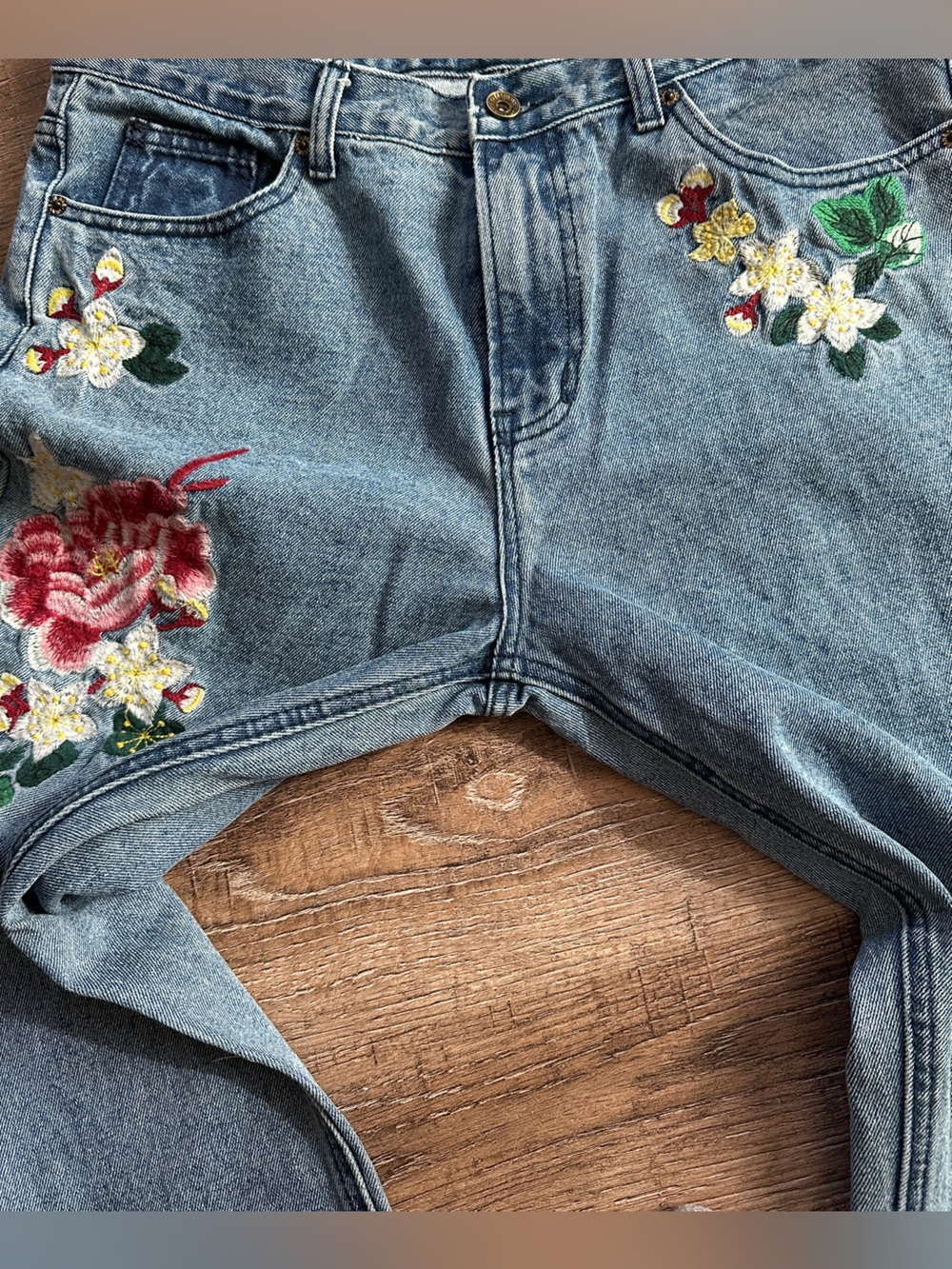 Embroidered Floral Jeans Light Wash Straight Leg Cottagecore Boho Peony XL 34 - Picture 3 of 8